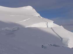 ��������� ����, �� ���� Grands Mulets ��� ���� ���� ����� 4810�. ���� Petit Plat��u � Grand Plateau �� Col du Dome 4201�. 28.04.2011 