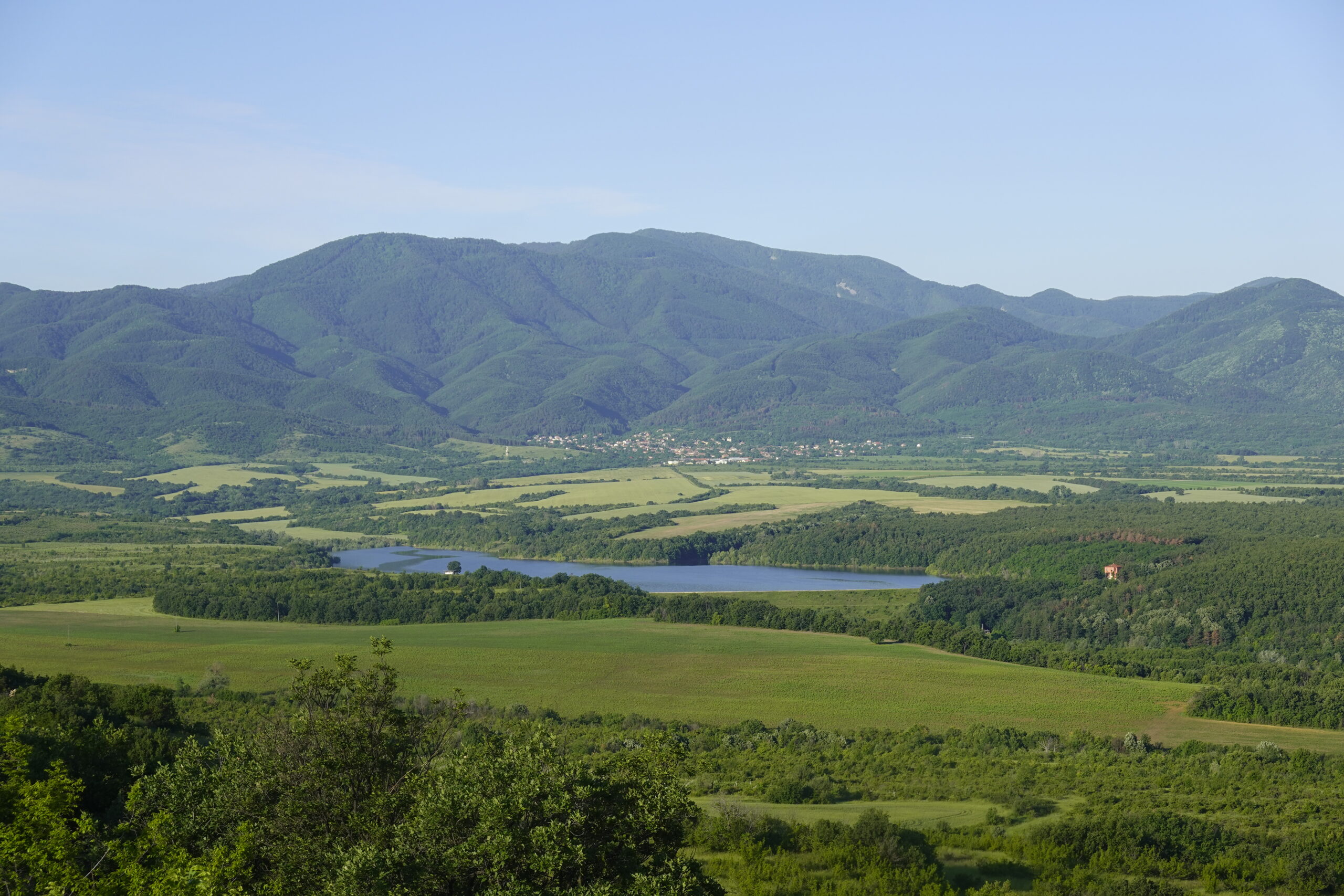 Западни Родопи край село Искра, поглед към язовир Мечка 01.06.2025